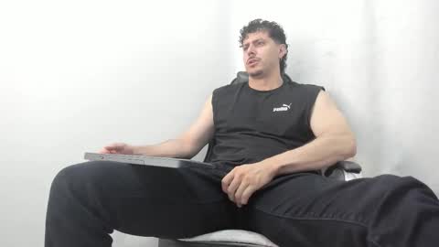 Snapshot of harrydaviss chatting on 10-18-25, 04:59 alpha online show from 10-18-25, 04:59