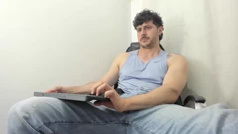 Snapshot of harrydaviss chatting on 10-28-25, 04:16 alpha online show from 10-28-25, 04:16