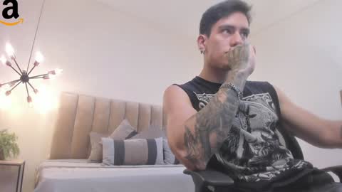 Snapshot of harryy_joness chatting on 12-03-24, 05:23 Harry Jones online show from 12-03-24, 05:23