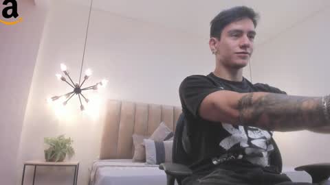 Snapshot of harryy_joness chatting on 12-06-24, 05:22 Harry Jones online show from 12-06-24, 05:22