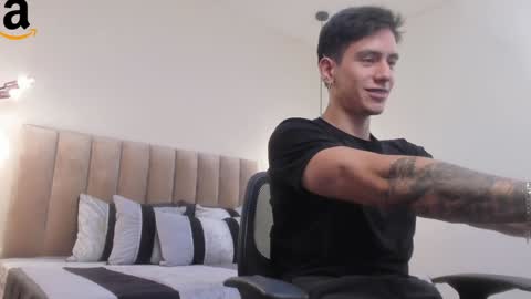 Snapshot of harryy_joness chatting on 12-26-24, 05:30 Harry Jones online show from 12-26-24, 05:30