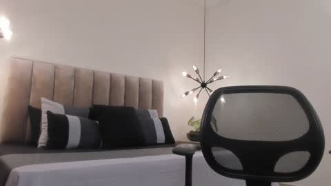 Snapshot of harryy_joness chatting on 01-08-25, 05:59 Harry Jones online show from 01-08-25, 05:59