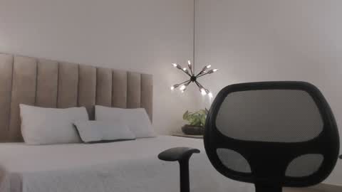 Snapshot of harryy_joness chatting on 01-17-25, 05:41 Harry Jones online show from 01-17-25, 05:41