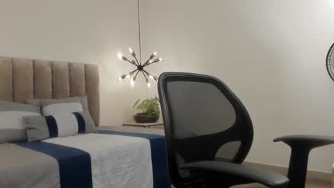 Snapshot of harryy_joness chatting on 02-01-25, 05:37 Harry Jones online show from 02-01-25, 05:37