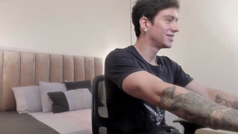 Snapshot of harryy_joness chatting on 02-07-25, 05:18 Harry Jones online show from 02-07-25, 05:18