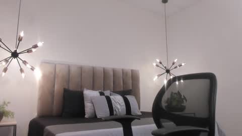 Snapshot of harryy_joness chatting on 02-19-25, 05:27 Harry Jones online show from 02-19-25, 05:27