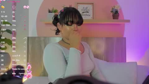 Snapshot of harubun chatting on 10-29-25, 05:10 L A U R A online show from 10-29-25, 05:10