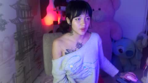 Snapshot of harypeath_ chatting on 09-16-25, 02:01 Im Emily and I could be the love of your life online show from 09-16-25, 02:01