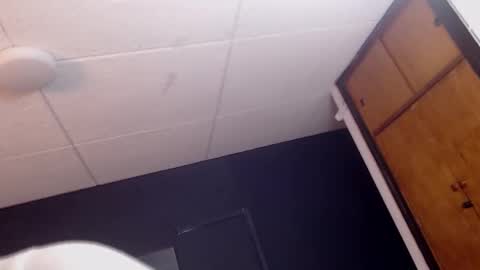 Snapshot of hat_guy01 chatting on 02-07-26, 09:29 hat_guy01 online show from 02-07-26, 09:29