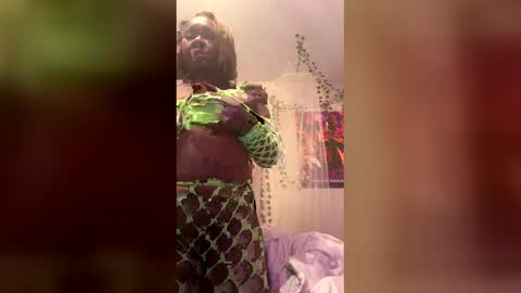 hawtchoc37 online show from 12-15-25, 05:23