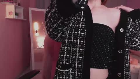 Mia online show from 01-10-26, 01:07