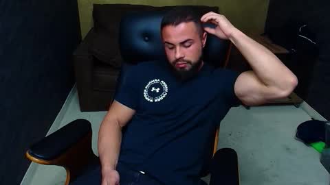 Snapshot of hayeswood chatting on 10-25-25, 04:42 HayesWood online show from 10-25-25, 04:42