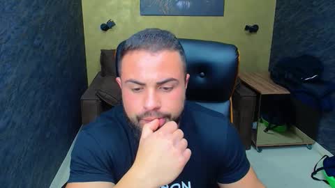 Snapshot of hayeswood chatting on 10-27-25, 05:33 HayesWood online show from 10-27-25, 05:33