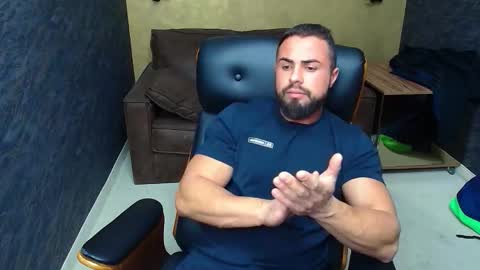 Snapshot of hayeswood chatting on 10-28-25, 05:44 HayesWood online show from 10-28-25, 05:44