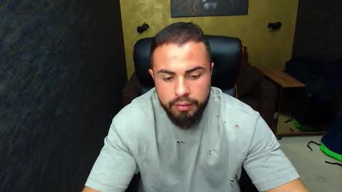 Snapshot of hayeswood chatting on 10-29-25, 05:42 HayesWood online show from 10-29-25, 05:42