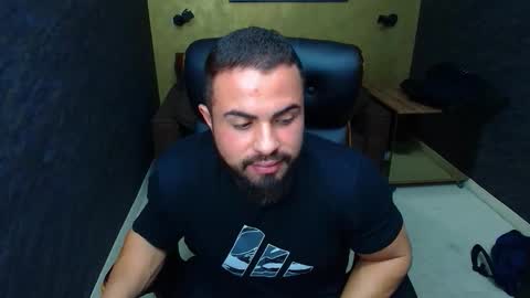 Snapshot of hayeswood chatting on 10-30-25, 06:15 HayesWood online show from 10-30-25, 06:15