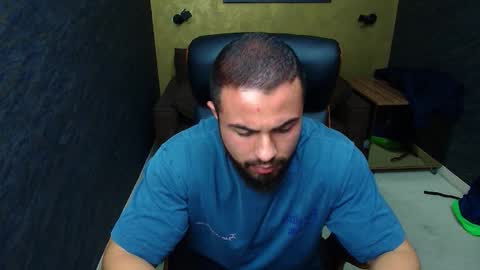 Snapshot of hayeswood chatting on 10-31-25, 05:41 HayesWood online show from 10-31-25, 05:41