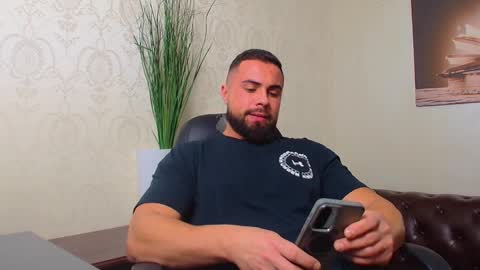 Snapshot of hayeswood chatting on 11-30-25, 05:55 HayesWood online show from 11-30-25, 05:55