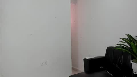 Snapshot of hazel_slim_ chatting on 02-20-26, 02:39 hazel_slim_ online show from 02-20-26, 02:39