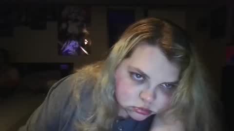 Snapshot of hazeleyez97 chatting on 09-17-25, 04:36 Hazeleyez97 online show from 09-17-25, 04:36