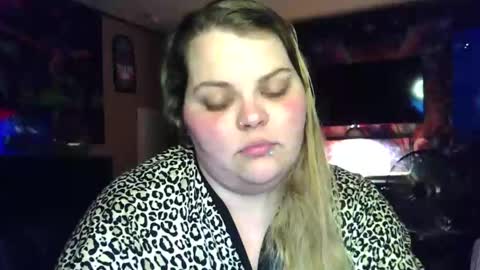 Snapshot of hazeleyez97 chatting on 10-22-25, 06:02 Hazeleyez97 online show from 10-22-25, 06:02