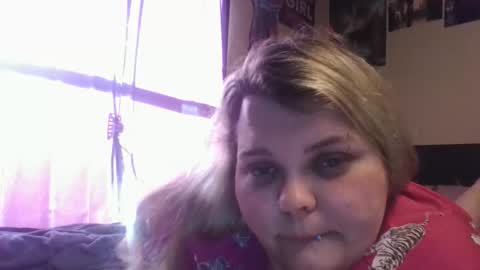 Snapshot of hazeleyez97 chatting on 10-22-25, 09:14 Hazeleyez97 online show from 10-22-25, 09:14