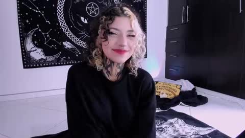 Snapshot of hazellwitch chatting on 03-04-25, 01:28 Hazell Witch online show from 03-04-25, 01:28