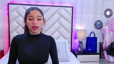 HazelMoret online show from 09-19-25, 11:33