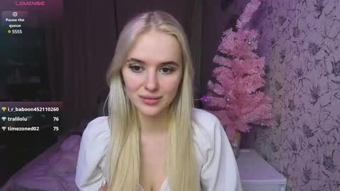 Snapshot of healing__girl chatting on 12-28-24, 01:49 Valeria online show from 12-28-24, 01:49