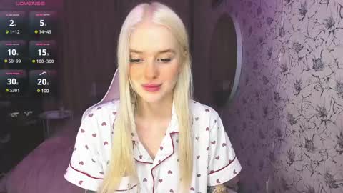Snapshot of healing__girl chatting on 01-08-25, 10:37 Valeria online show from 01-08-25, 10:37