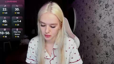 Snapshot of healing__girl chatting on 01-26-25, 01:04 Valeria online show from 01-26-25, 01:04