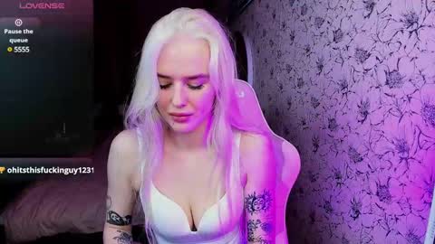 Snapshot of healing__girl chatting on 02-15-25, 04:23 Valeria online show from 02-15-25, 04:23