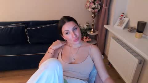 Heaven girl online show from 10-06-25, 07:22