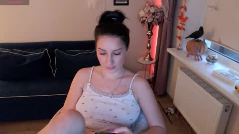 Heaven girl online show from 11-13-25, 11:42