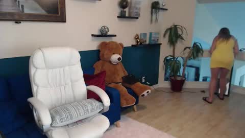 hebelongs2her online show from 10-28-25, 07:05