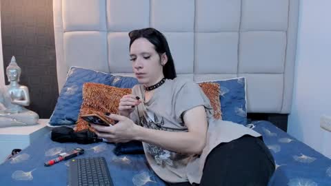 Keira Hecate online show from 12-30-24, 07:32