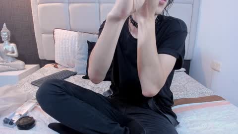 Keira Hecate online show from 02-04-25, 07:44