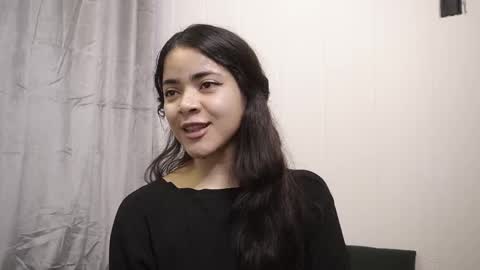 Snapshot of hecate333 chatting on 12-17-25, 05:08 hecate333 online show from 12-17-25, 05:08