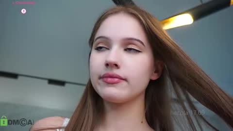 Snapshot of hecola chatting on 09-17-25, 01:46 Nika next stream 200pm GMT online show from 09-17-25, 01:46