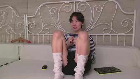 HEEJIN online show from 10-16-25, 08:10