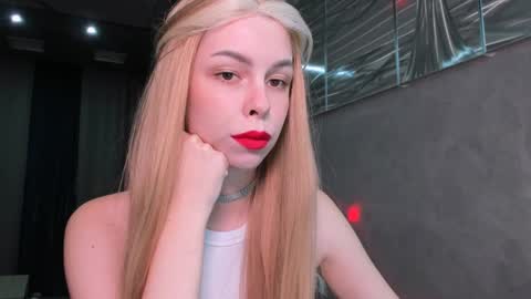 Snapshot of heileymeow chatting on 12-30-24, 05:44 Heiley online show from 12-30-24, 05:44