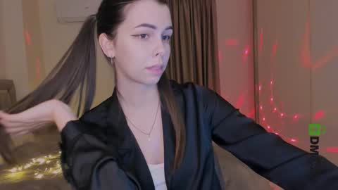 Snapshot of heileymeow chatting on 03-10-25, 06:01 Heiley online show from 03-10-25, 06:01