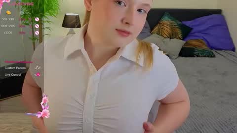 Snapshot of helda_mikons chatting on 03-04-26, 06:19 Luly online show from 03-04-26, 06:19