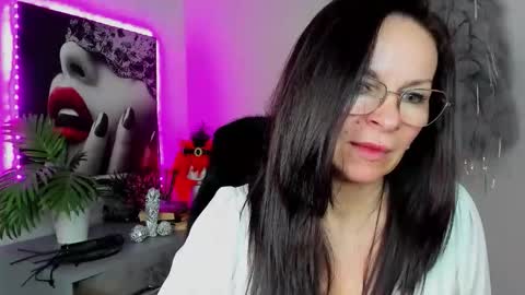 Snapshot of helen_79 chatting on 04-07-26, 02:39 Helen online show from 04-07-26, 02:39