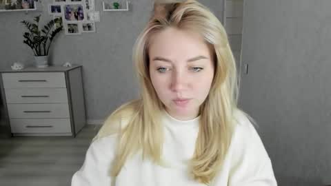 Snapshot of helen_angel_girl chatting on 10-06-25, 11:18 Helen sven online show from 10-06-25, 11:18