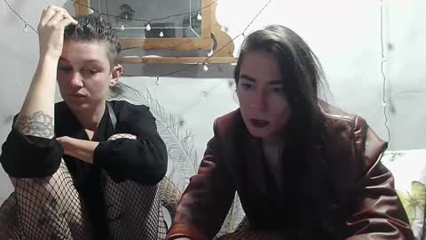 Snapshot of helen_victoria0 chatting on 02-06-25, 06:46 Goddess Helen Goddess Victoria online show from 02-06-25, 06:46