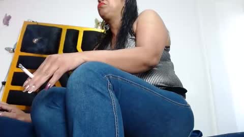 Snapshot of helenahotwet chatting on 12-22-24, 01:00 helenahotwet online show from 12-22-24, 01:00