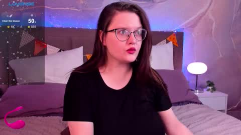 Snapshot of helendanvers chatting on 11-09-25, 12:47 helendanvers online show from 11-09-25, 12:47