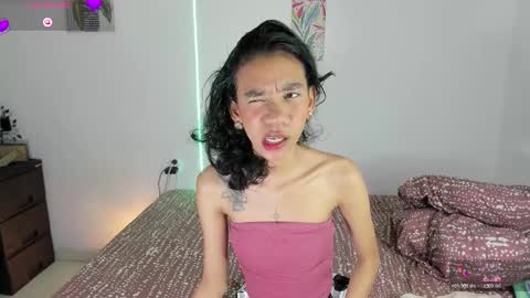 Snapshot of helenebird chatting on 01-08-26, 02:14 online show from 01-08-26, 02:14