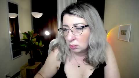 Snapshot of helenenigma chatting on 10-09-25, 06:28 helenenigma online show from 10-09-25, 06:28